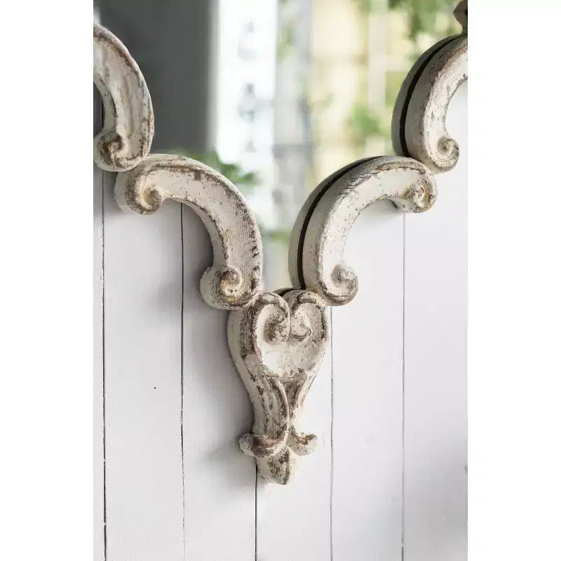 Specchio Decorativo da Parete Bianco con Motivo a Volute, 76 x 60 cm