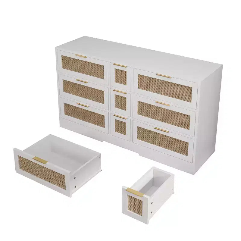 Cassettiera a 9 cassetti con dettagli in rattan e maniglie in legno