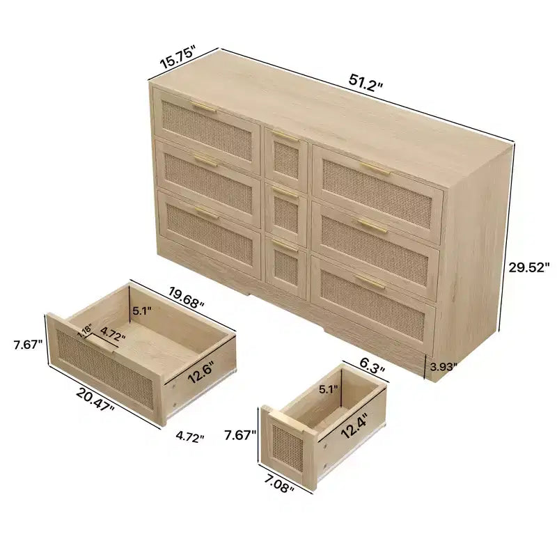 Cassettiera a 9 cassetti con dettagli in rattan e maniglie in legno
