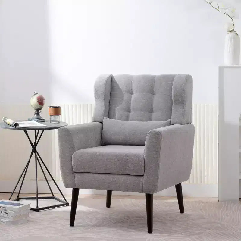 Poltroncina in ciniglia con schienale ergonomico, gambe affusolate in legno e cuscino decorativo, capacità 125 kg
