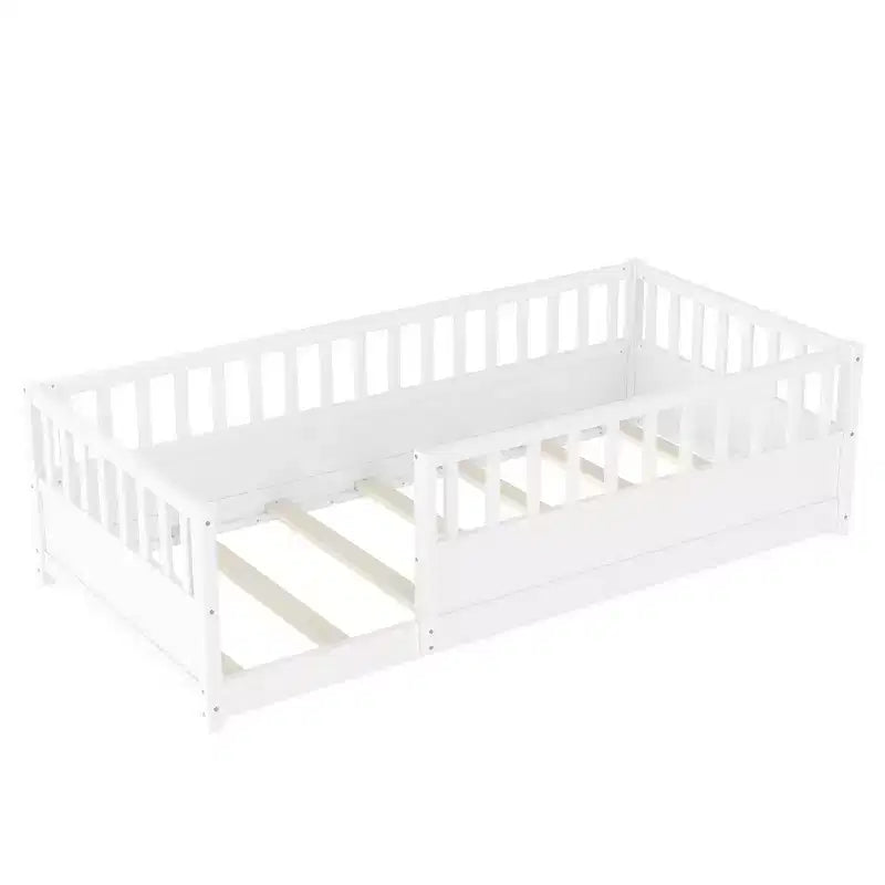 Letto a piattaforma in legno di pino con sponda alta di sicurezza per bambini, misure singolo e piazza e mezza