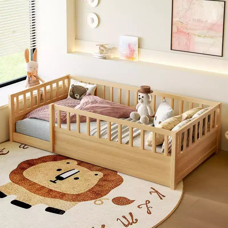 Letto a piattaforma in legno di pino con sponda alta di sicurezza per bambini, misure singolo e piazza e mezza