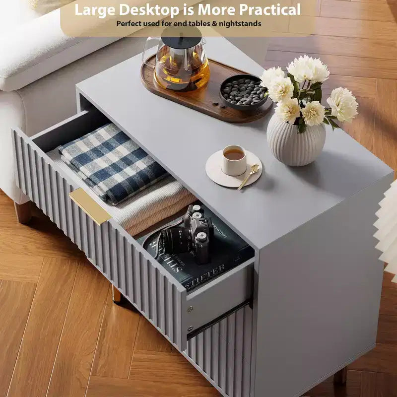Comodino/Cassettiera a 3 cassetti con scanalature, 68 cm di larghezza, in legno, per camera da letto o soggiorno
