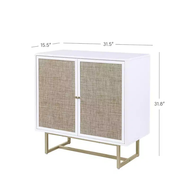 Mobiletto contenitore in rattan con finitura in rovere bianco, gambe in metallo ottonato e ripiano regolabile, altezza 81 cm
