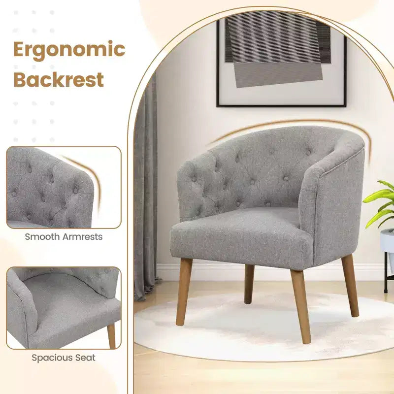 Poltrona imbottita di design con gambe in legno di caucciù