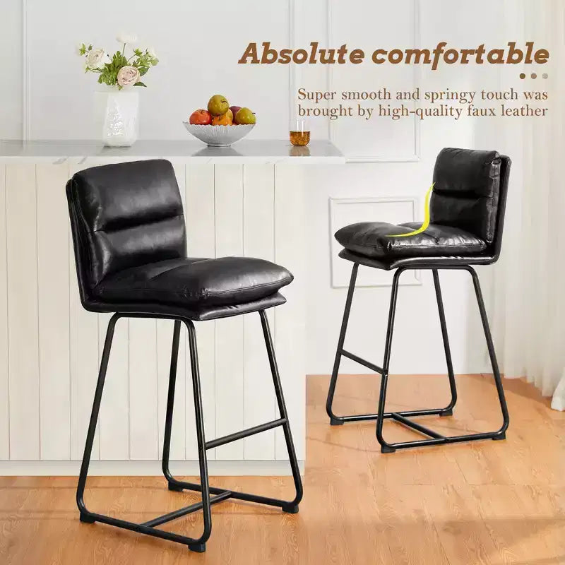 Set di 2 moderni sgabelli da bar in similpelle spessa con gambe in metallo placcato nero, altezza seduta 61 cm