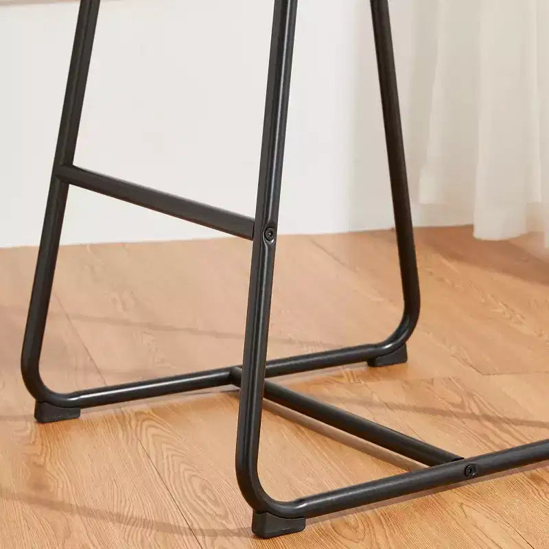 Set di 2 moderni sgabelli da bar in similpelle spessa con gambe in metallo placcato nero, altezza seduta 61 cm